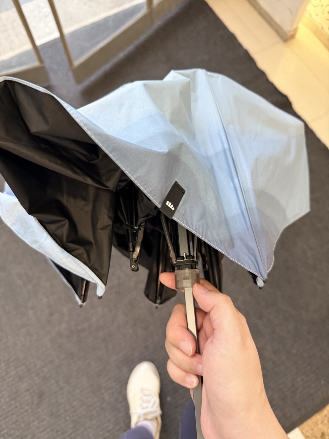 蕉下胶囊伞断骨塌陷实拍