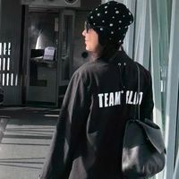 60岁刘嘉玲上身陈冠希、王嘉尔联名唐装，明星做潮牌到底靠不靠谱