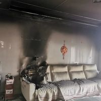 出门前把充电宝插在家里，消防员架梯进阳台：今年烧了三户人家，充电宝新加了个二维码