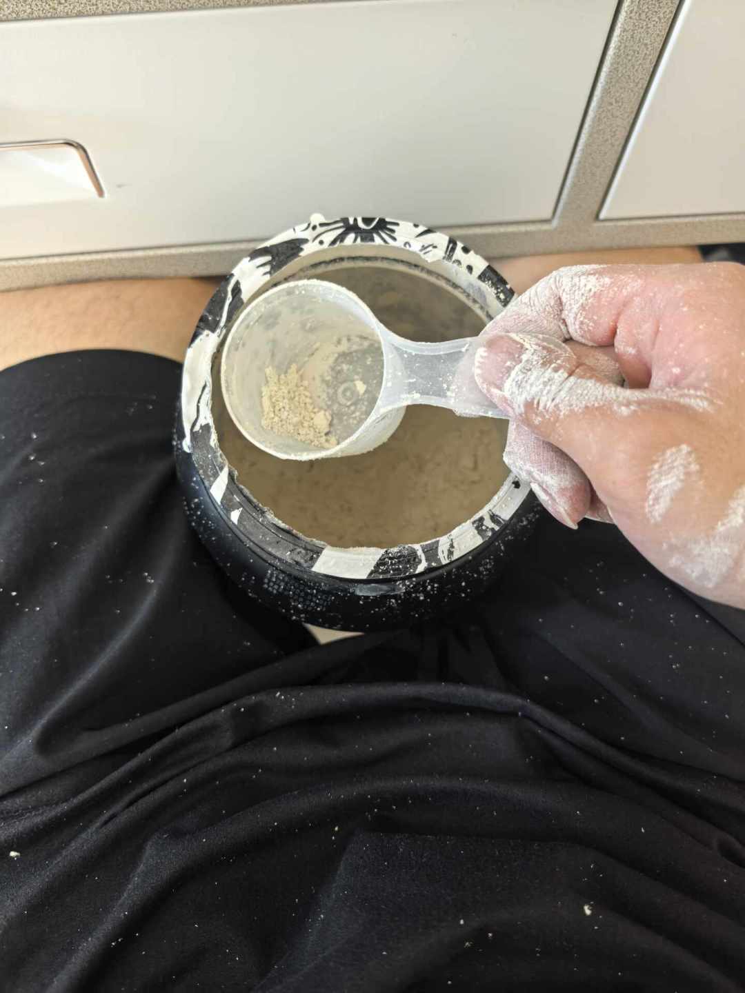 双十一ON金标桶冲到700元,150元酵母桶却占下半个健身房:我把卫健委公告、原料牌号和两家母公司财报读完,对完这笔换不换的账——三种人建议换,三种人劝你别动