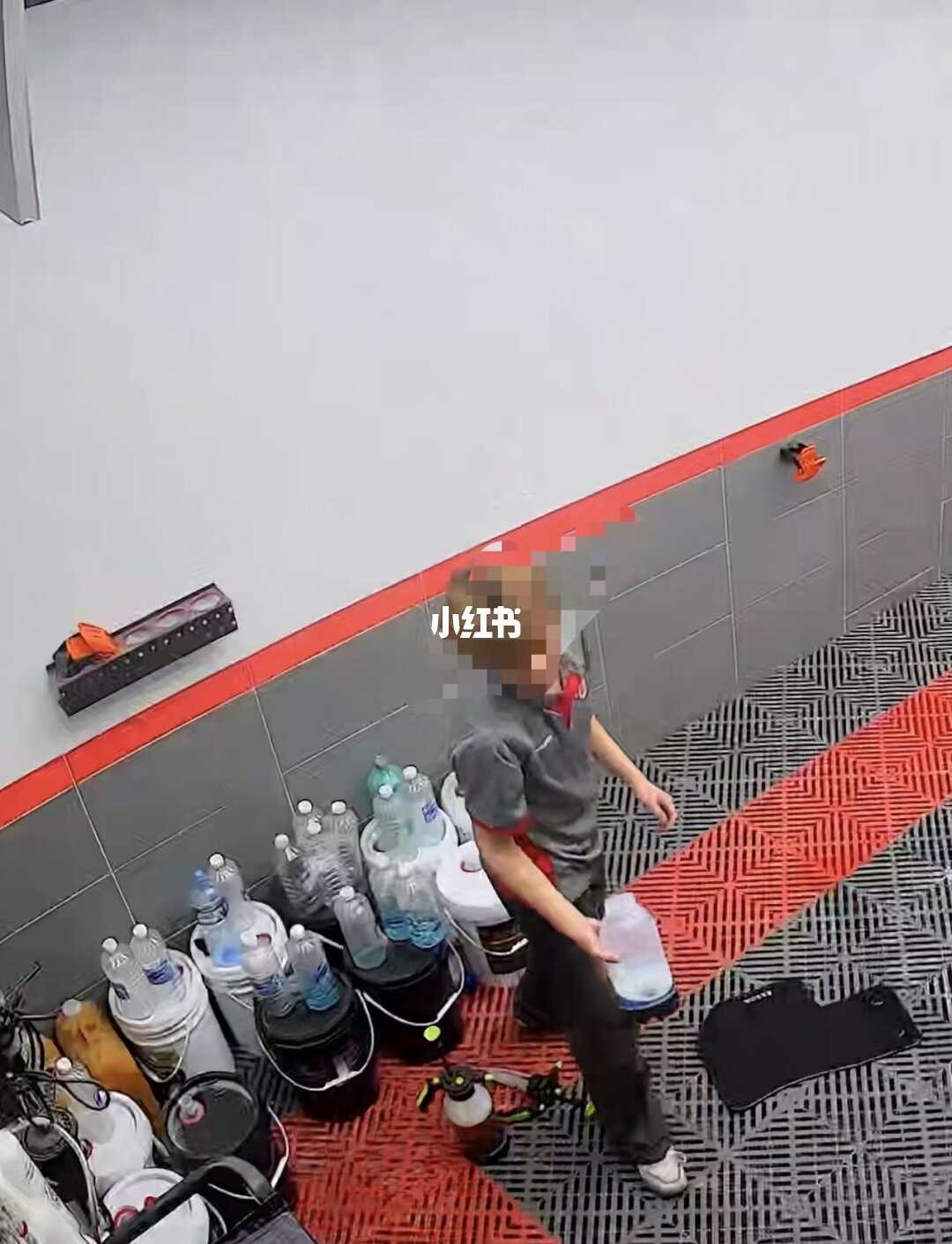 今年点赞最高的两篇洗车翻车帖，都指向同一只预喷壶：双11囤低价洗车券前，先学会这3步现场鉴别