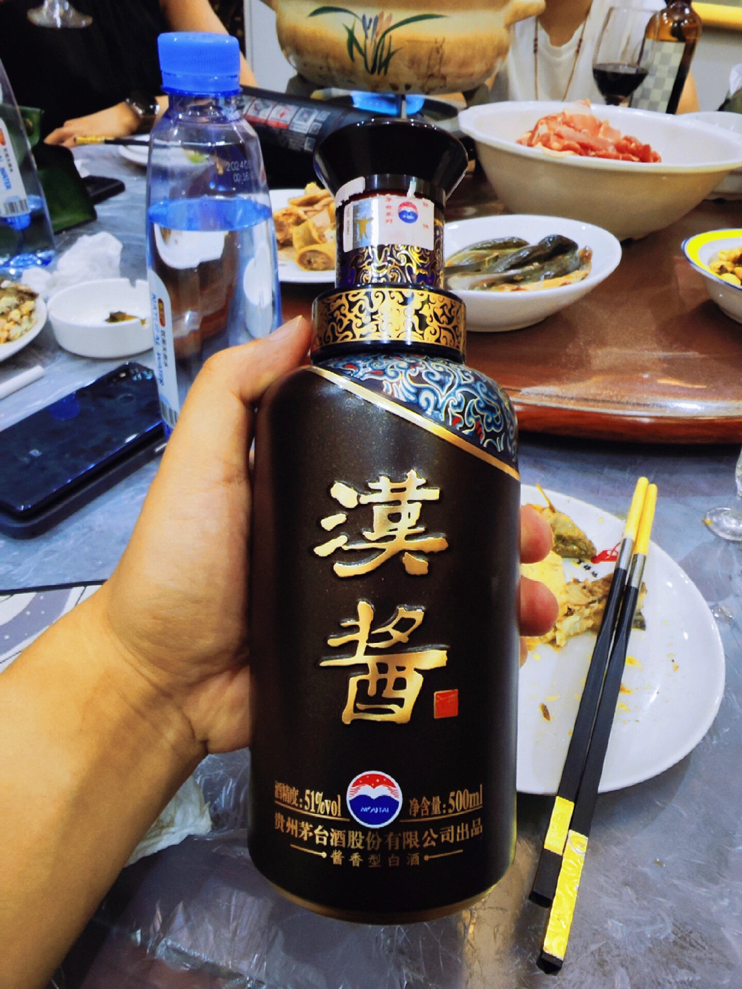 茅台嫡系300元档PK：传承蓝和汉酱3.0，买烈还是买柔，答案在口味上