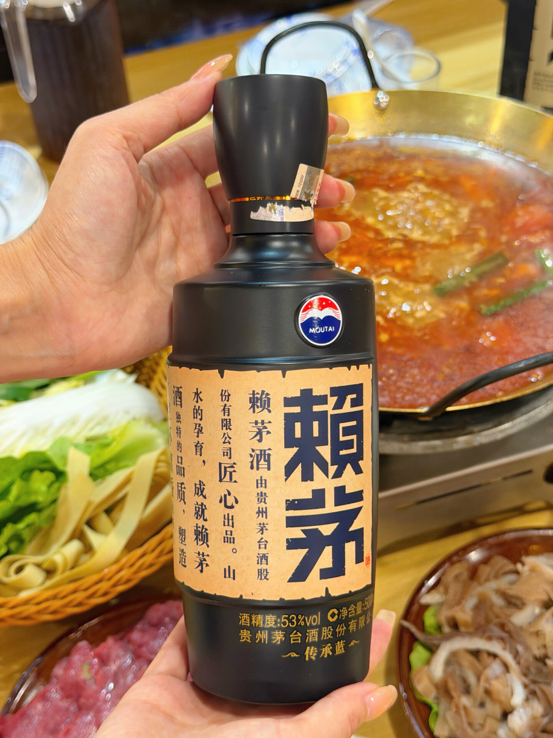 茅台嫡系300元档PK：传承蓝和汉酱3.0，买烈还是买柔，答案在口味上