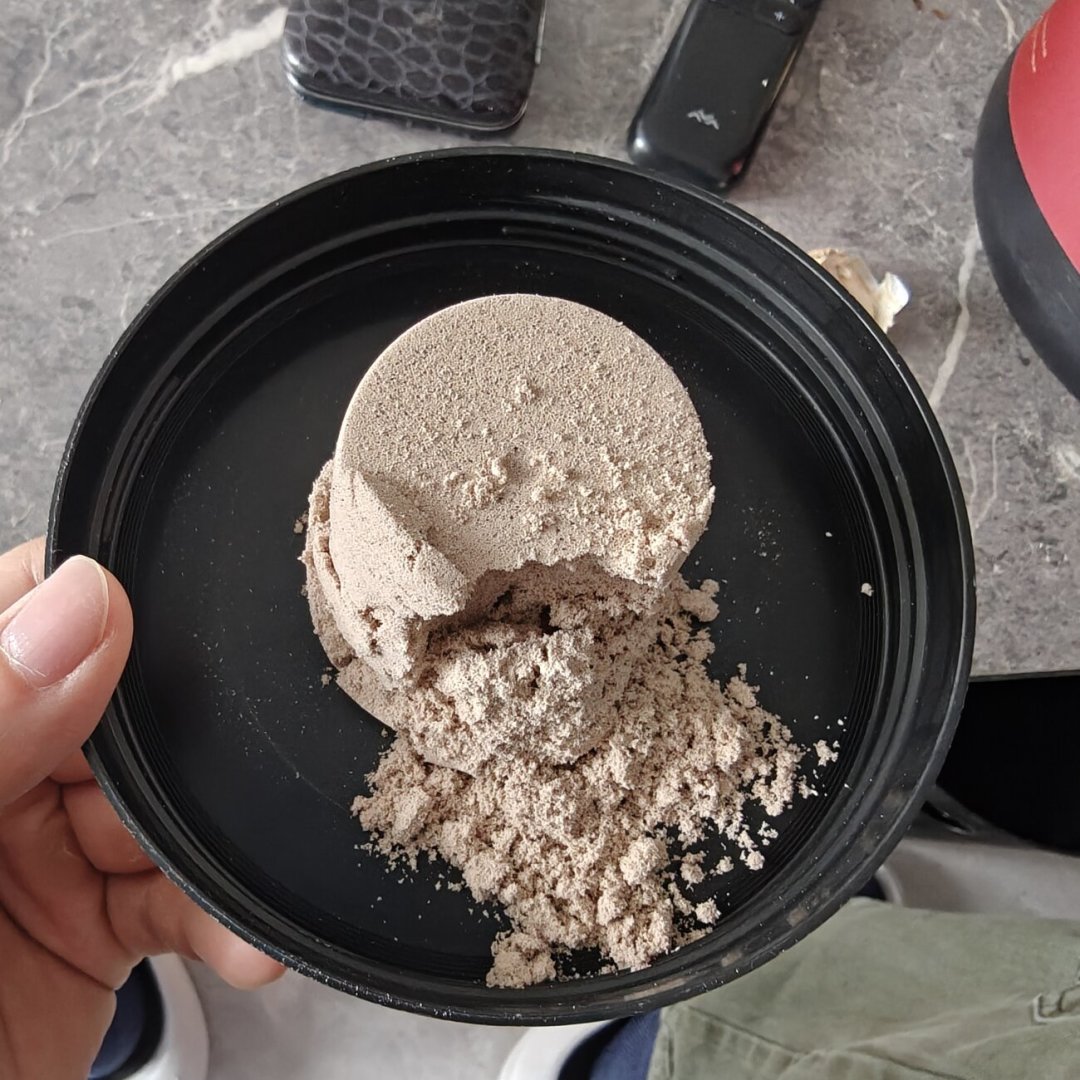 全网都在劝ON桶主换蟑螂粉：我把三行账对完了——“1/10价格”是话术，它连30块的豆粉都打不过