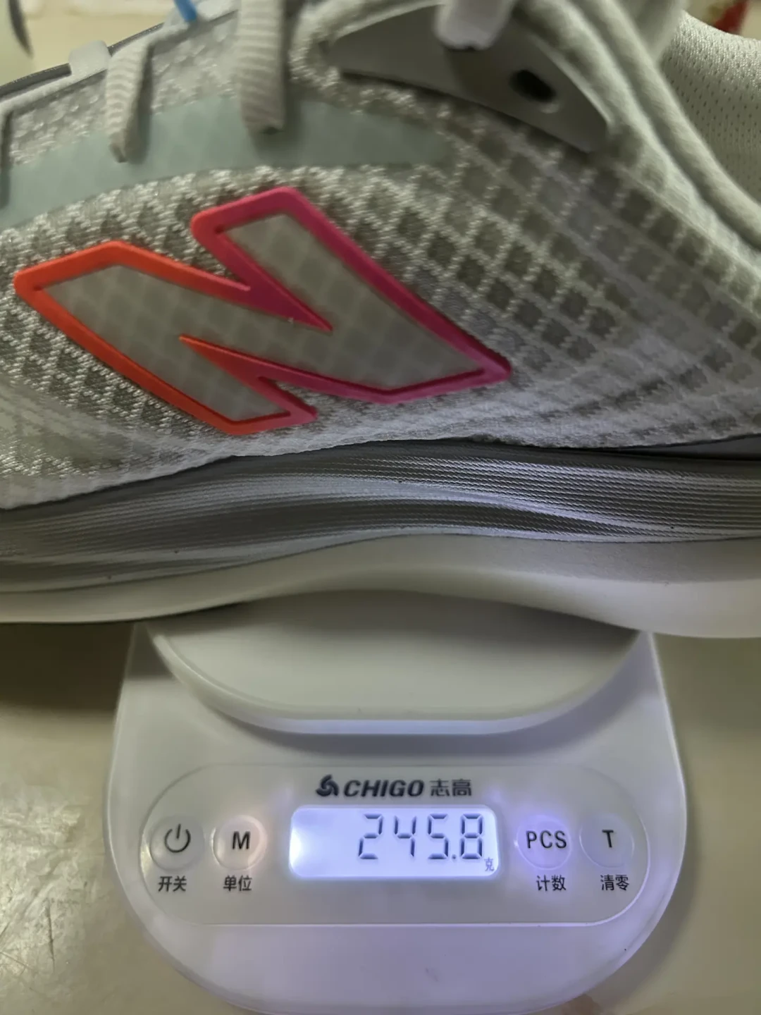 穿了十几年的Fresh Foam被换掉，NB 1080 v15新中底改了什么