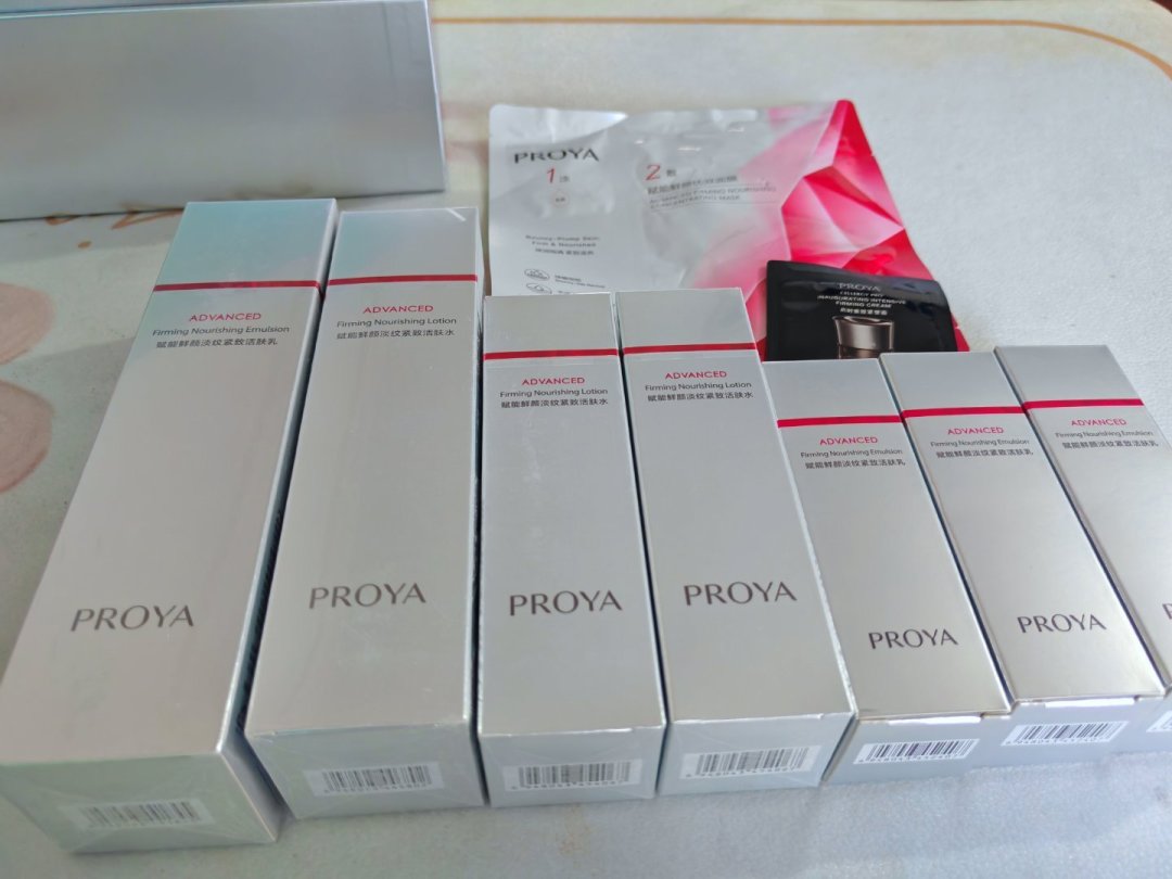 珀莱雅第一批快递刚到货:小红书传的