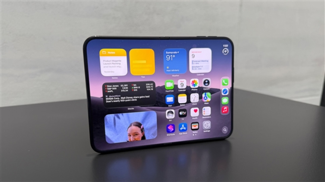 全网第一例！iPhone Duo外屏惊现绿线：没摔没磕碰