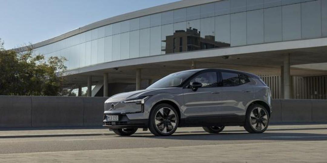 27款到店、26款裸车19.5万、海外插混纯电200km:纠结沃尔沃XC60的人,先看懂1万5、2万4、200公里这三个数