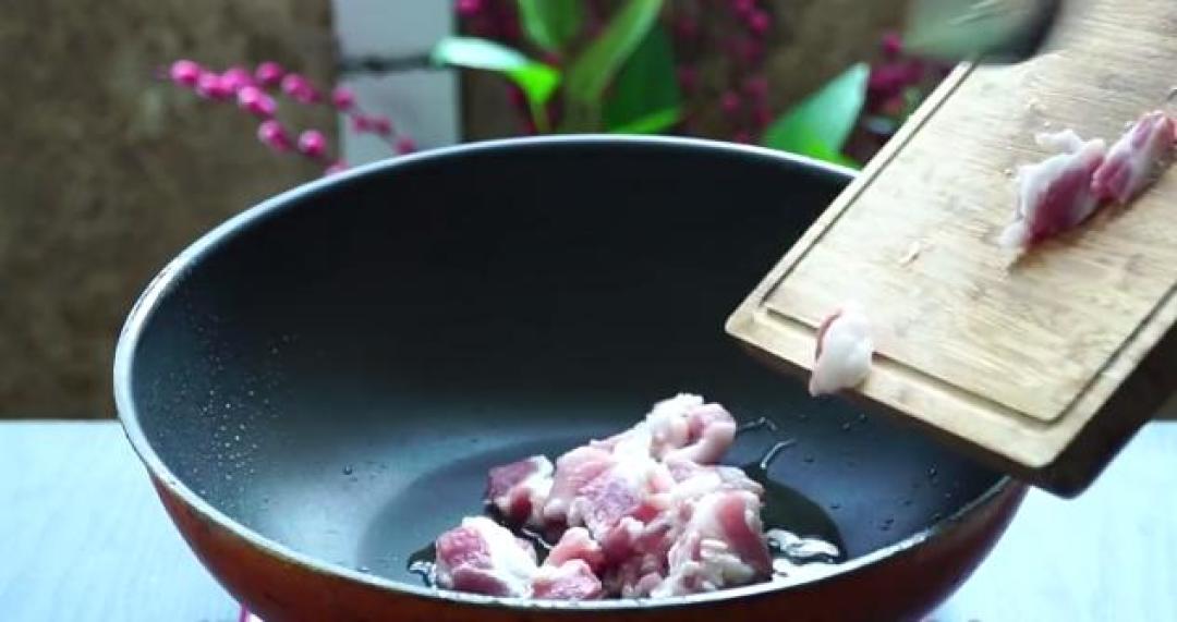 炒不出饭店的香?先别换灶,把放盐挪到最后那一刻