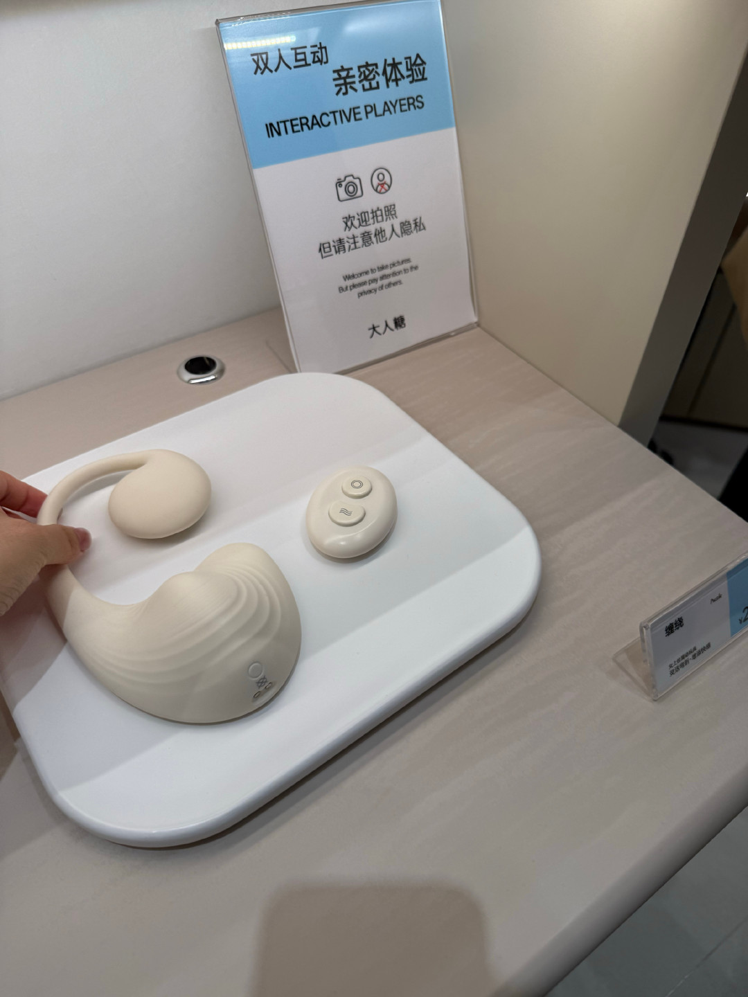 大人糖线下“一边狂开店、一边关店”：我把全网开业和倒闭帖对完，双11谁值得跑一趟