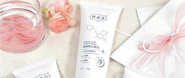 长痘维稳期洁面怎么选？油痘皮洗漱台轮班手记，换季泛红也不硬洗