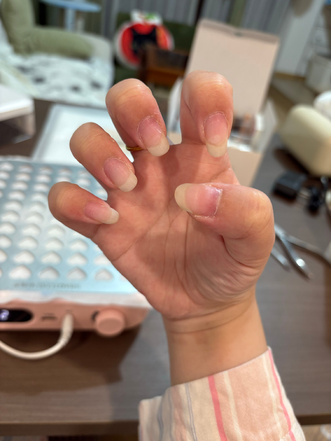 美甲打磨机的第一课是转速，不是磨头：个玩选购+干磨边界指南