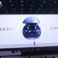 耳机，成为穿搭一部分：头戴耳机怎么就成了秋冬的“头部穿搭”？