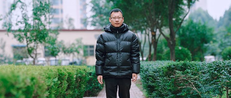 VBREX羽绒服实测，超 200g 充绒量 + 90% 大朵羽绒，按压回弹测试