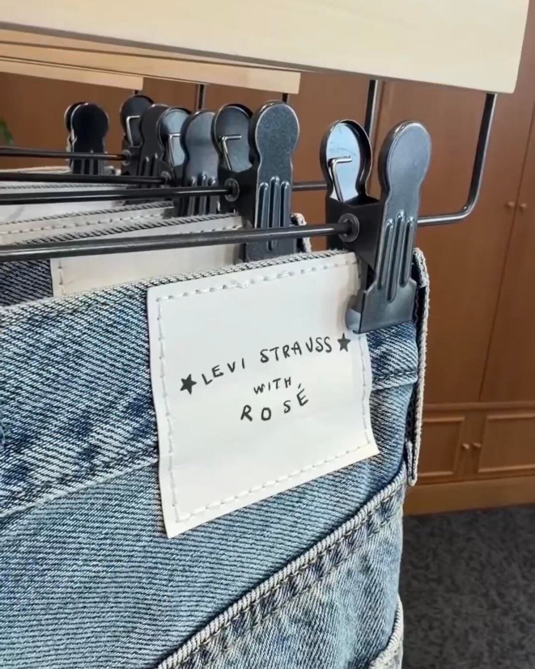 Levi's × ROSÉ联名已到店，但