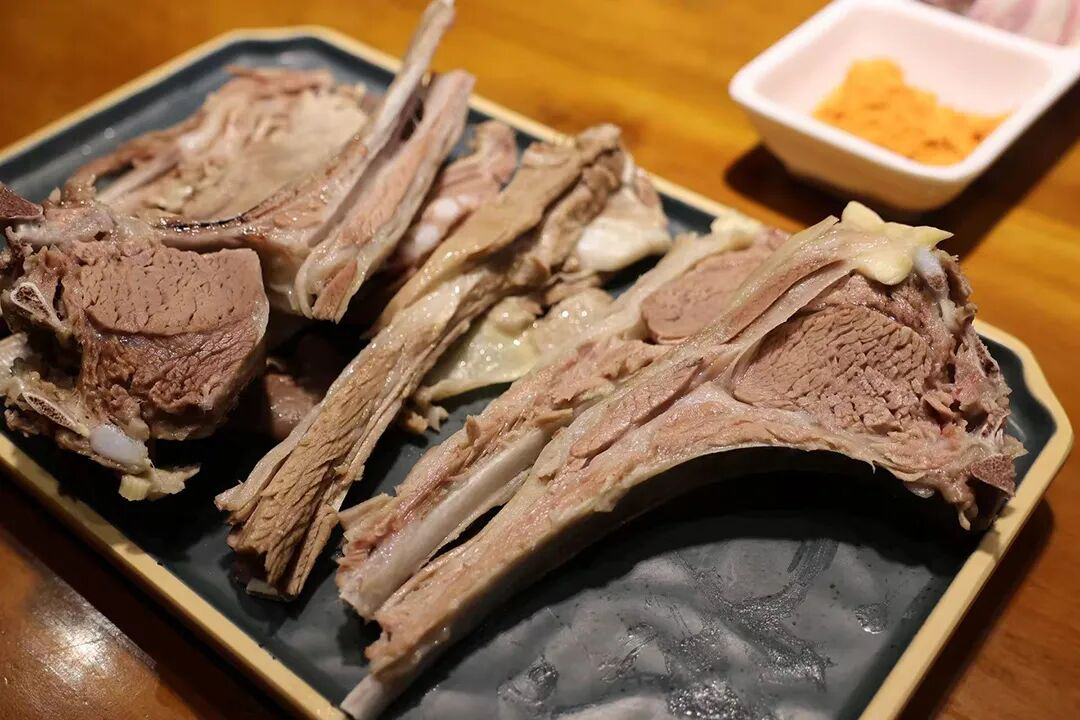 入冬第一袋羊肉卷先别急着买：对照官方消费提示和三份2026年通报，翻车的从来不是拼接肉