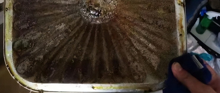不做冤大头！油烟机清洗一次不低于百元。换滤网，10几块钱搞定