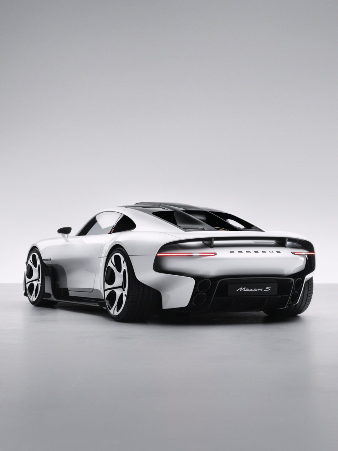 保时捷新旗舰超跑借了8台老车的零件：918拍出4219万、GT1值4000万、928还能在官方渠道买到