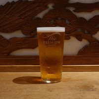 17元/杯、一桶难求，三得利生啤这个秋天占领了本土酒馆