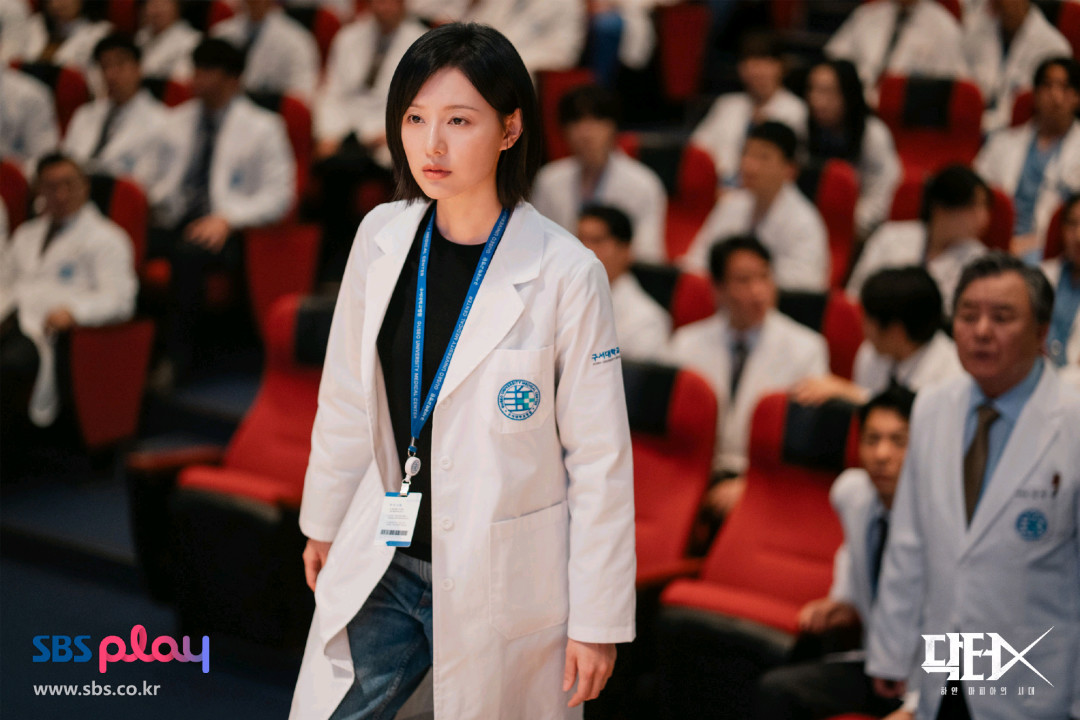 金智媛把翻拍剧抬进年冠预备役,背德吻戏却亲出收视新低:10月末韩剧收视榜,藏着11月追剧的三张门票