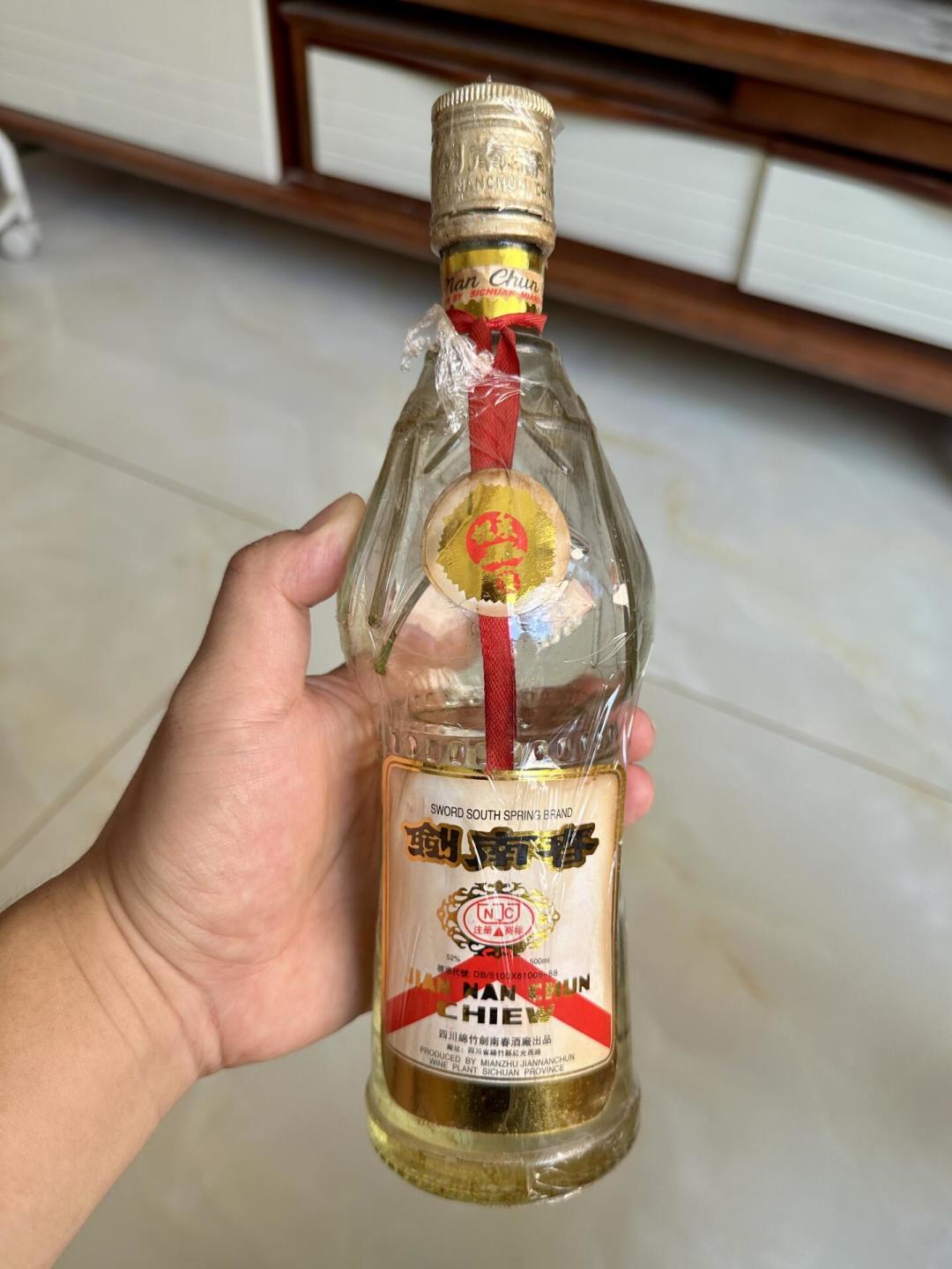 双十一全场白酒都在跳水,只有水晶剑纹丝不动:340元的铁底,到底能不能抄?