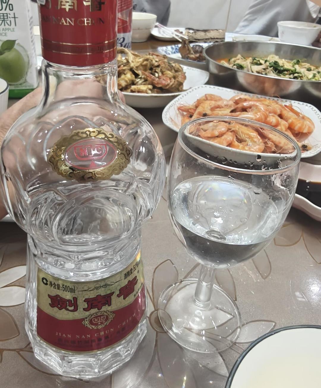 双十一全场白酒都在跳水,只有水晶剑纹丝不动:340元的铁底,到底能不能抄?