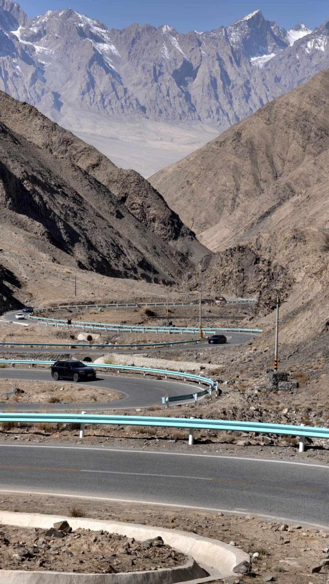 盘龙古道的608道弯是“免费部分”，身后的搓衣板路才是要买单的：11月冲塔县前，先把这100公里一圈的账算清