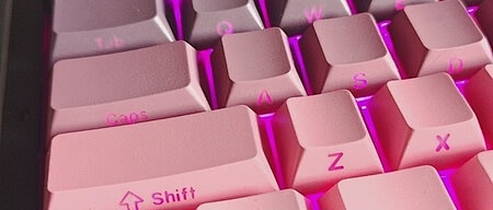 黑粉渐变键盘真香？实测揭秘
