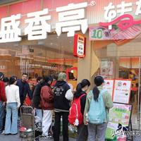 杀疯的“旋转小火锅”避坑指南：如何一眼挑出新鲜好食材？