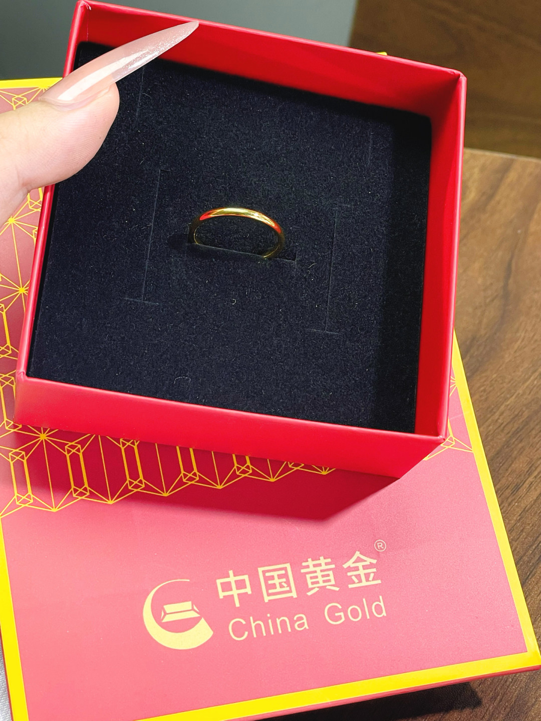 别被金店话术骗｜3000 元买第一件黄金，先算克重