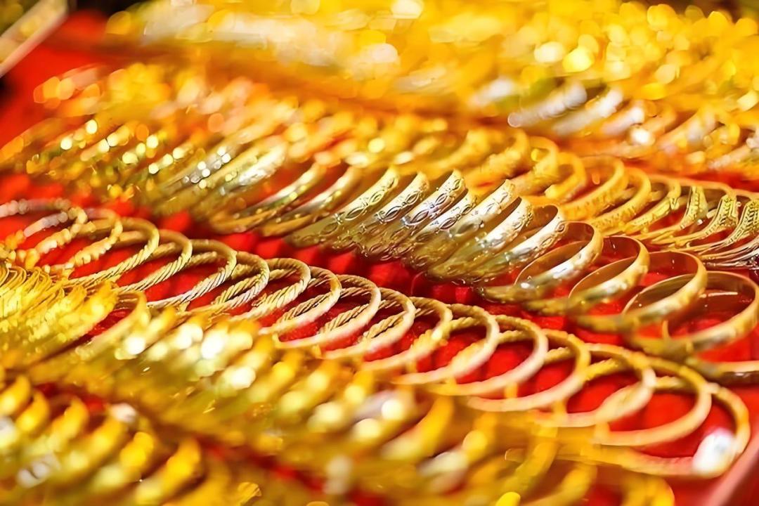 1. 金价回落别冲动!第一件黄金买小不买大、买素不买花