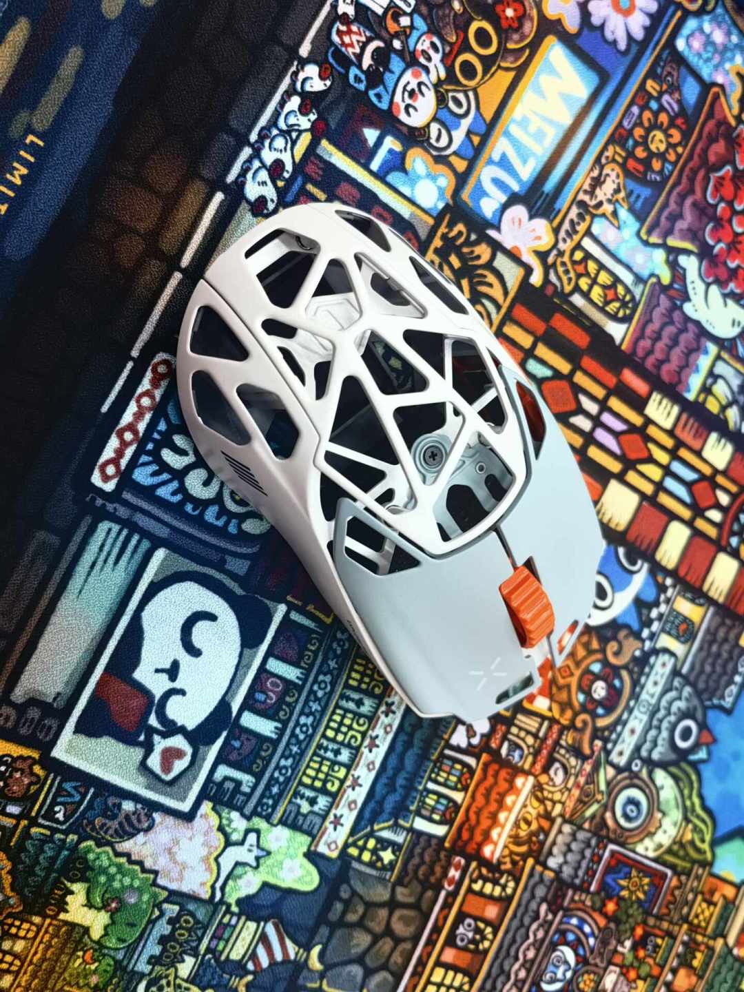 PANDAER白色镂空鼠标特写