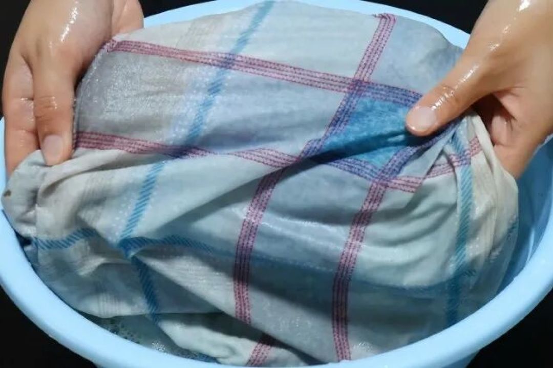 枕头黄了别抄网上的泡法：有人把洗衣机洗停摆了，有的黄根本洗不白