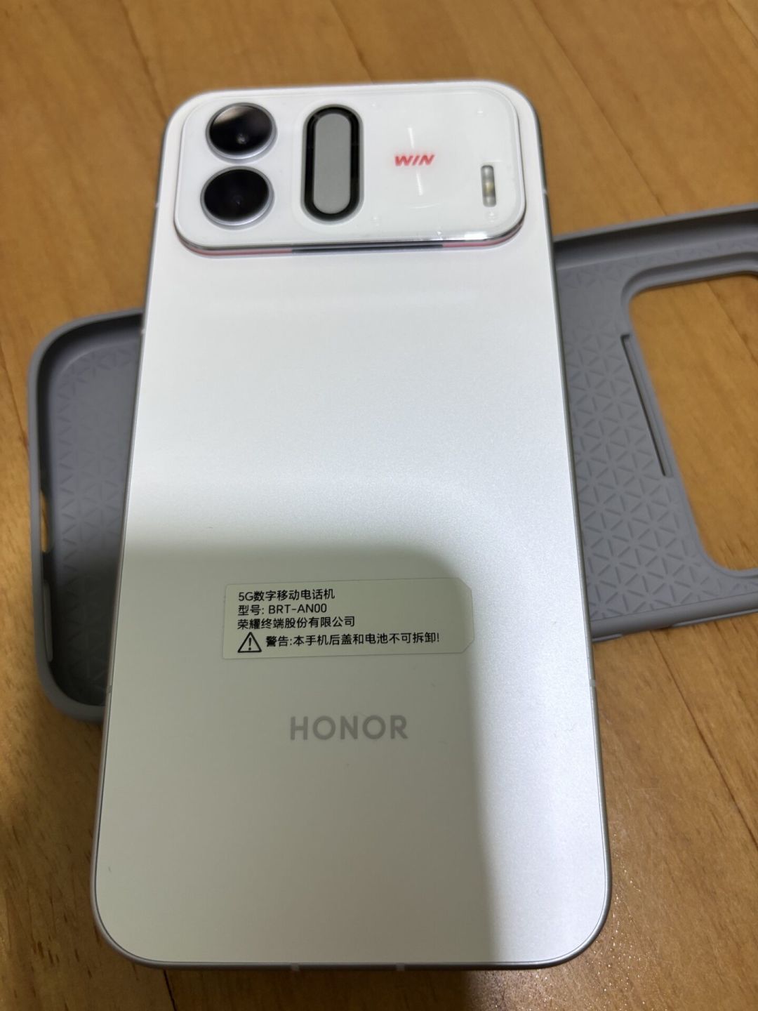 万毫安手机混战：有人在认真塞电池，有人在塞话术
