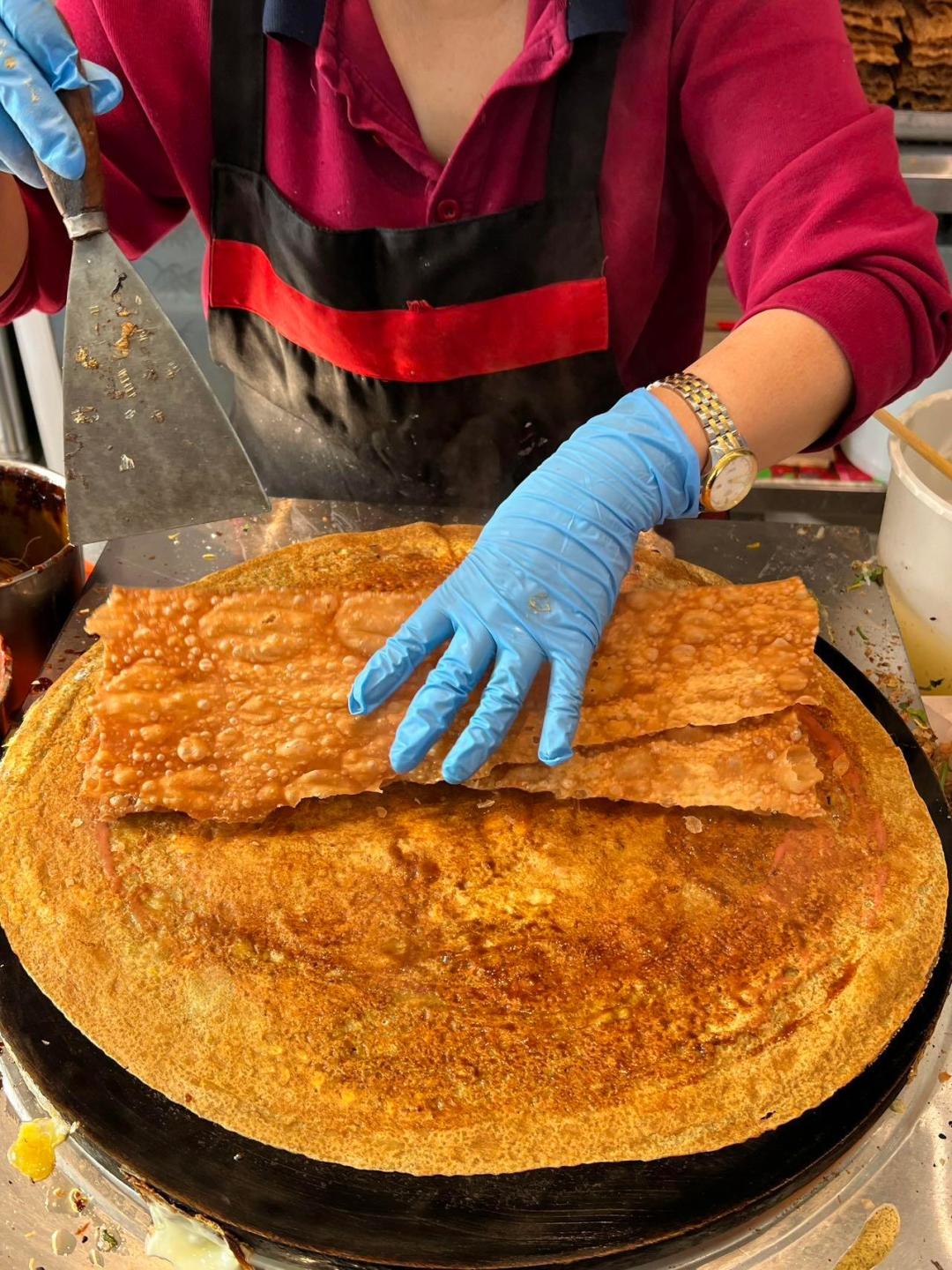 舌尖十四年，陈晓卿的《我的美食向导2》回归：怎么追、哪几家店值得专门去、跟着吃之前要避开什么
