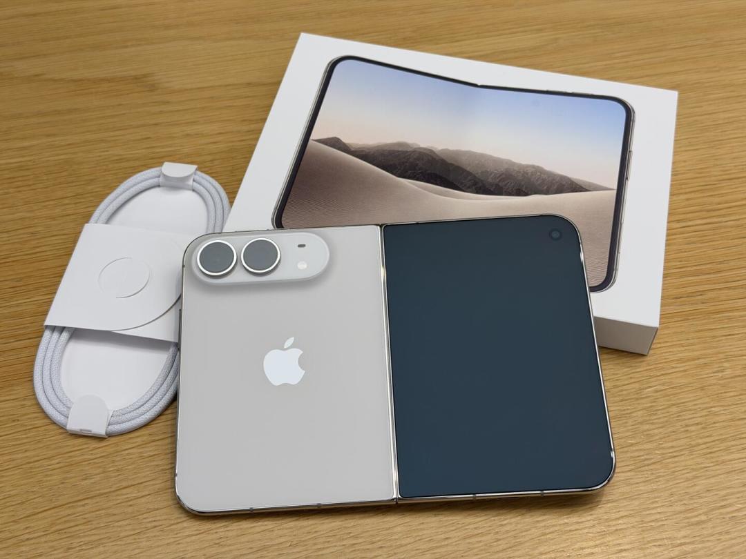 iPhone Duo 开售四天就「爆线门」：苹果认了内屏问题，已到手先自查这三处，还在排队的可以重新想