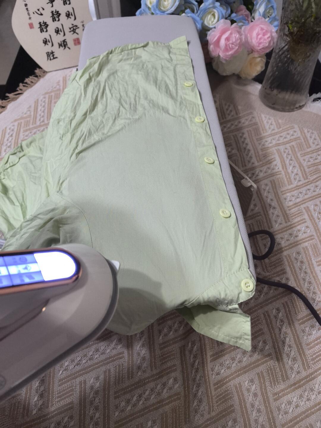 西裤熨化了、旗袍暗纹烫没了——不是挂烫机的错,是没人教你数洗标上的点