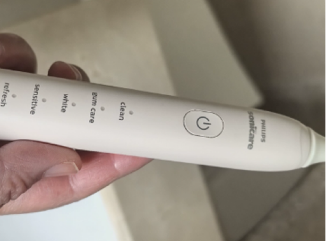 欧乐B和飞利浦怎么选?先看圆头旋转与声波刷感