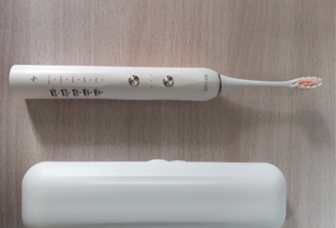 欧乐B和飞利浦怎么选?先看圆头旋转与声波刷感