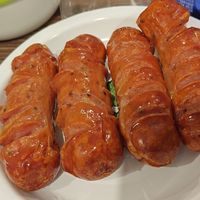 鸡脖泥烤肠再被曝光：鸡脖不是红线，随意标注和监管踢皮球才是