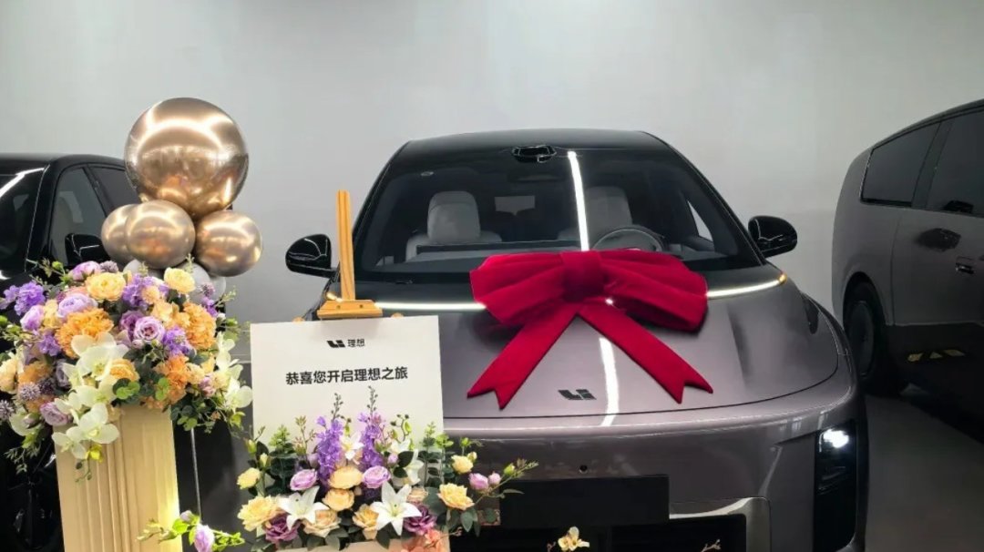 理想i9和MEGA差14万，差的是那扇门