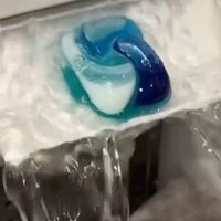洗衣凝珠太像糖果？2岁幼童误食嘴巴冒泡，家庭收纳避坑指南