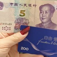 男子胖东来买酒1年多后被退300元差价："宠粉"式售后，退的是自家调价漏洞的账