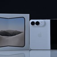 被iFixit评为“最好修”的折叠iPhone，内屏那层膜千万别撕