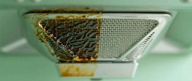 还在把小苏打白醋混一起洗油烟机？俩先抵消了，有人拿火碱洗烧了电路板