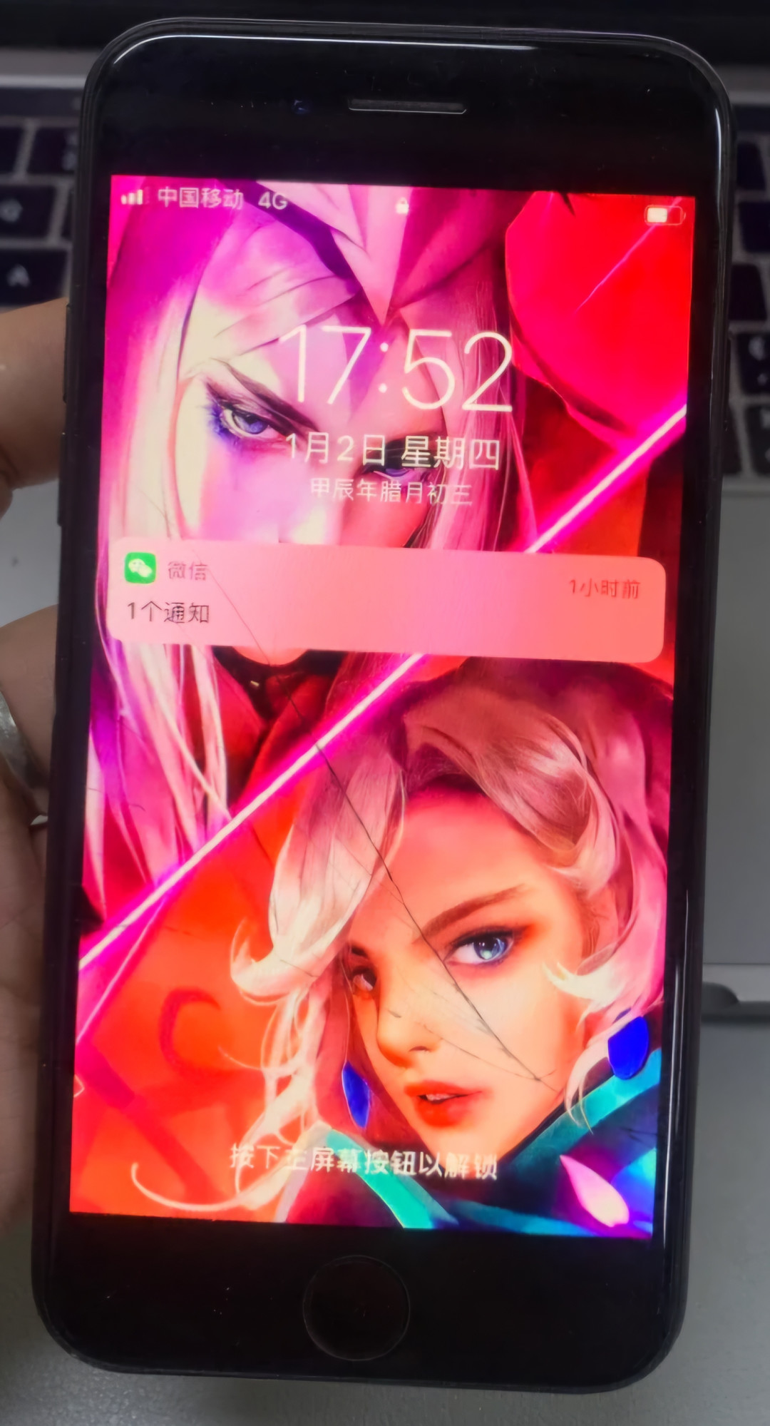 手机屏碎了,别开口就说「换屏」:一句话,报价能差一倍