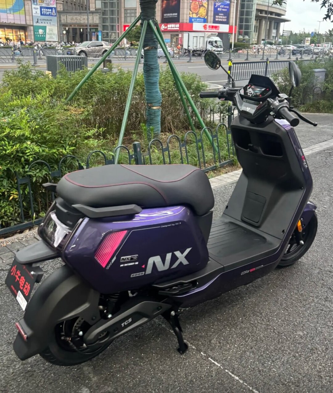 双11开门红单日卖出2.2万台,小牛NX70的3999“廉价电摩”,前面横着三道坎