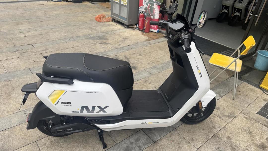 双11开门红单日卖出2.2万台,小牛NX70的3999“廉价电摩”,前面横着三道坎