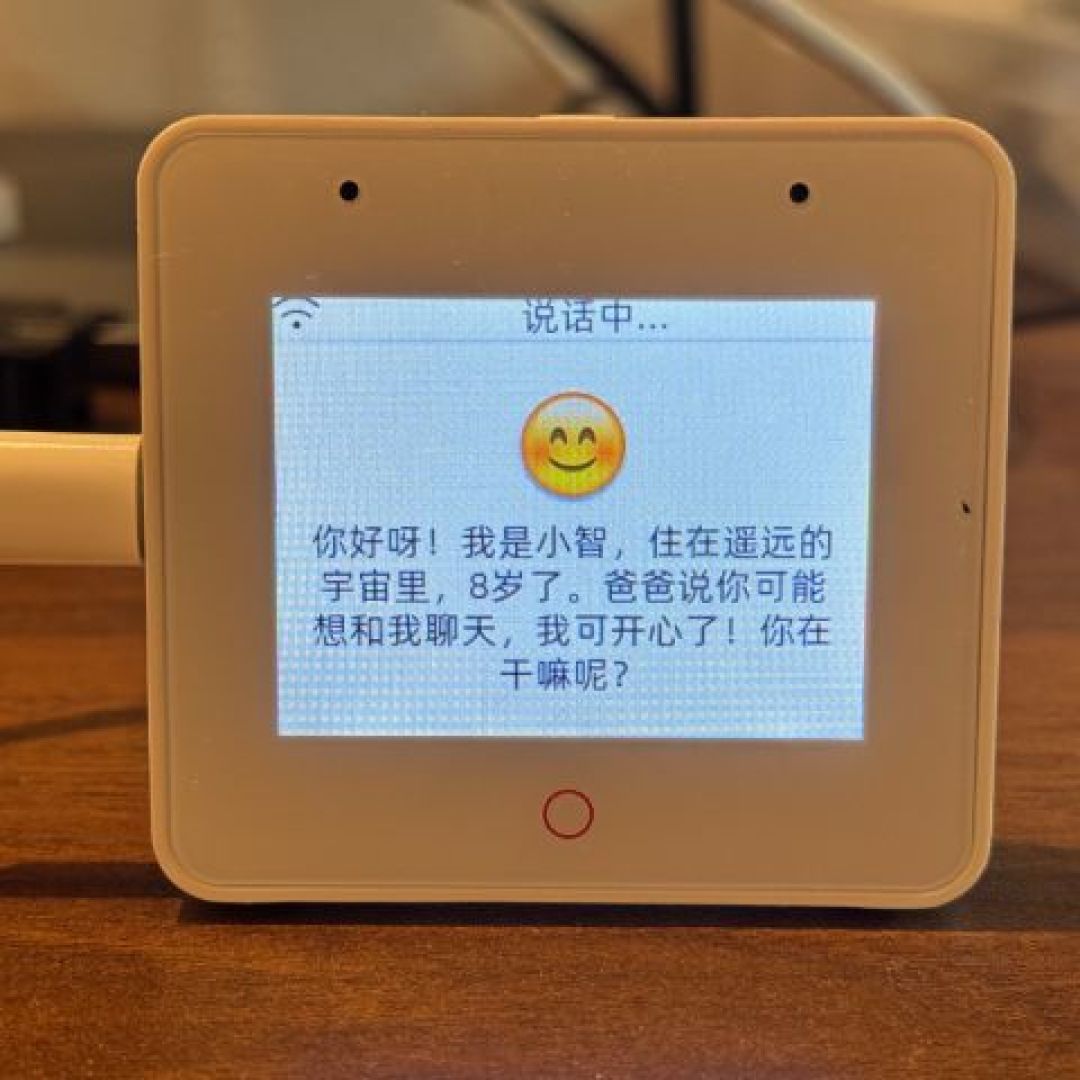 AI桌宠都卷到华强北了：60块复刻小智，先换掉你手里那根充电线