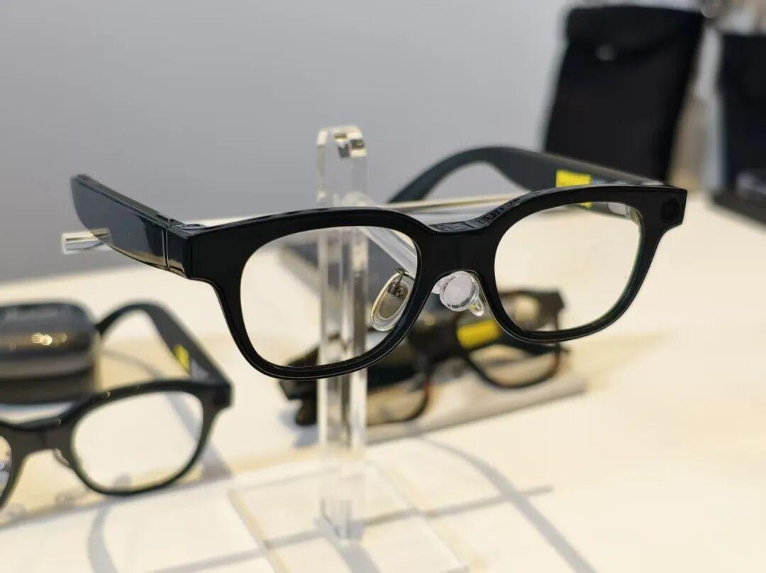 「连夜发布的Glasses2国补价3199」撞上「电商退货率高达70%」:双11第一副AI眼镜的对账党,付定金前先把价梯、路线、退路这三本账对完